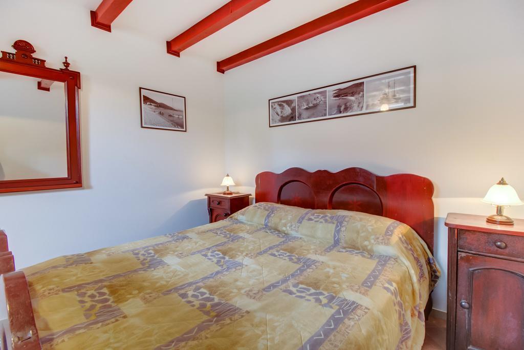 Apartments Franjo Mali Lošinj Стая снимка