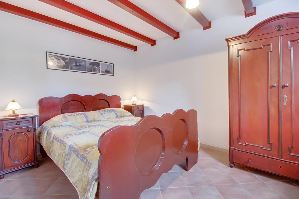 Apartments Franjo Mali Lošinj Стая снимка