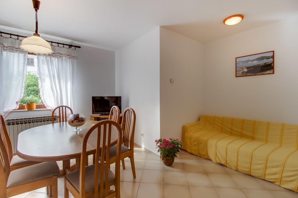 Apartments Franjo Mali Lošinj Стая снимка