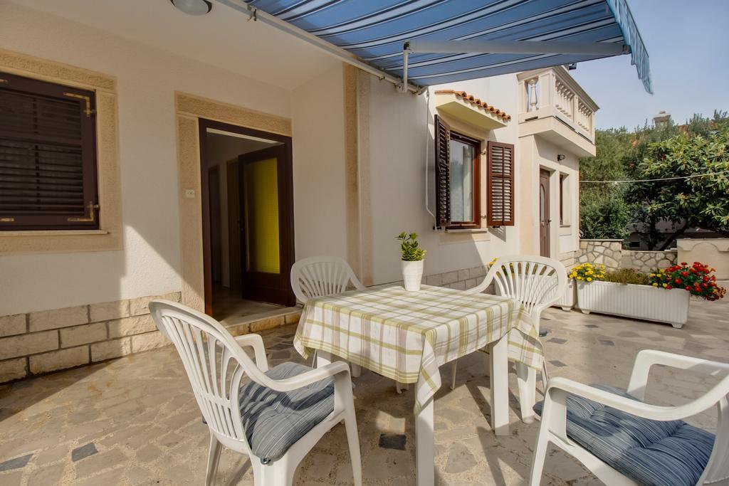 Apartments Franjo Mali Lošinj Стая снимка