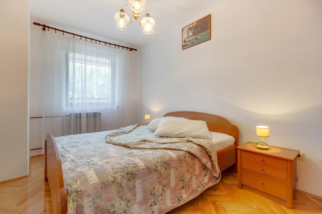 Apartments Franjo Mali Lošinj Стая снимка