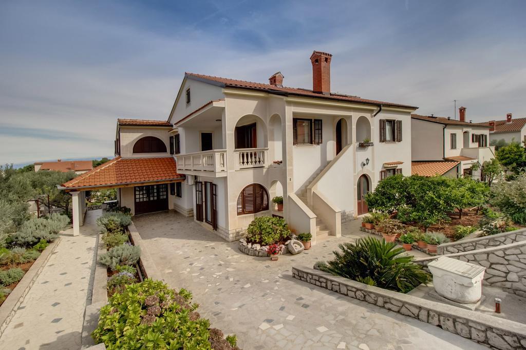 Apartments Franjo Mali Lošinj Стая снимка